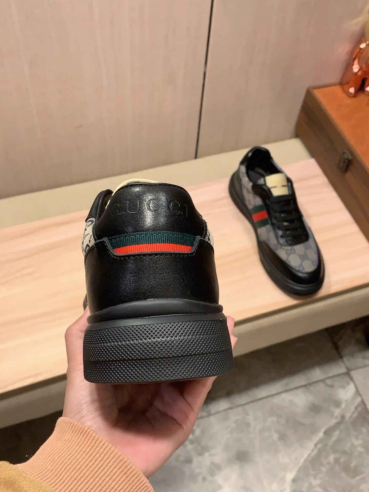 Men's Men's Shoes💰420💰💰🎩🎩[Lightning][Lightning] "Gucci*" The latest and most popular casual shoes, top brand [seduce] luxury ~ purchasing agency, top ~ quality. [Strong] The upper is made of imported breathable cowhide with material ➕ breathable sheepskin feet (•) and fine workmanship. The original stylish and stylish soft rubber wear-resistant and non-slip outsole is light and comfortable on the feet. The real thing looks better when photographed in person. 111: code: 38-44, 3️⃣ colors selected